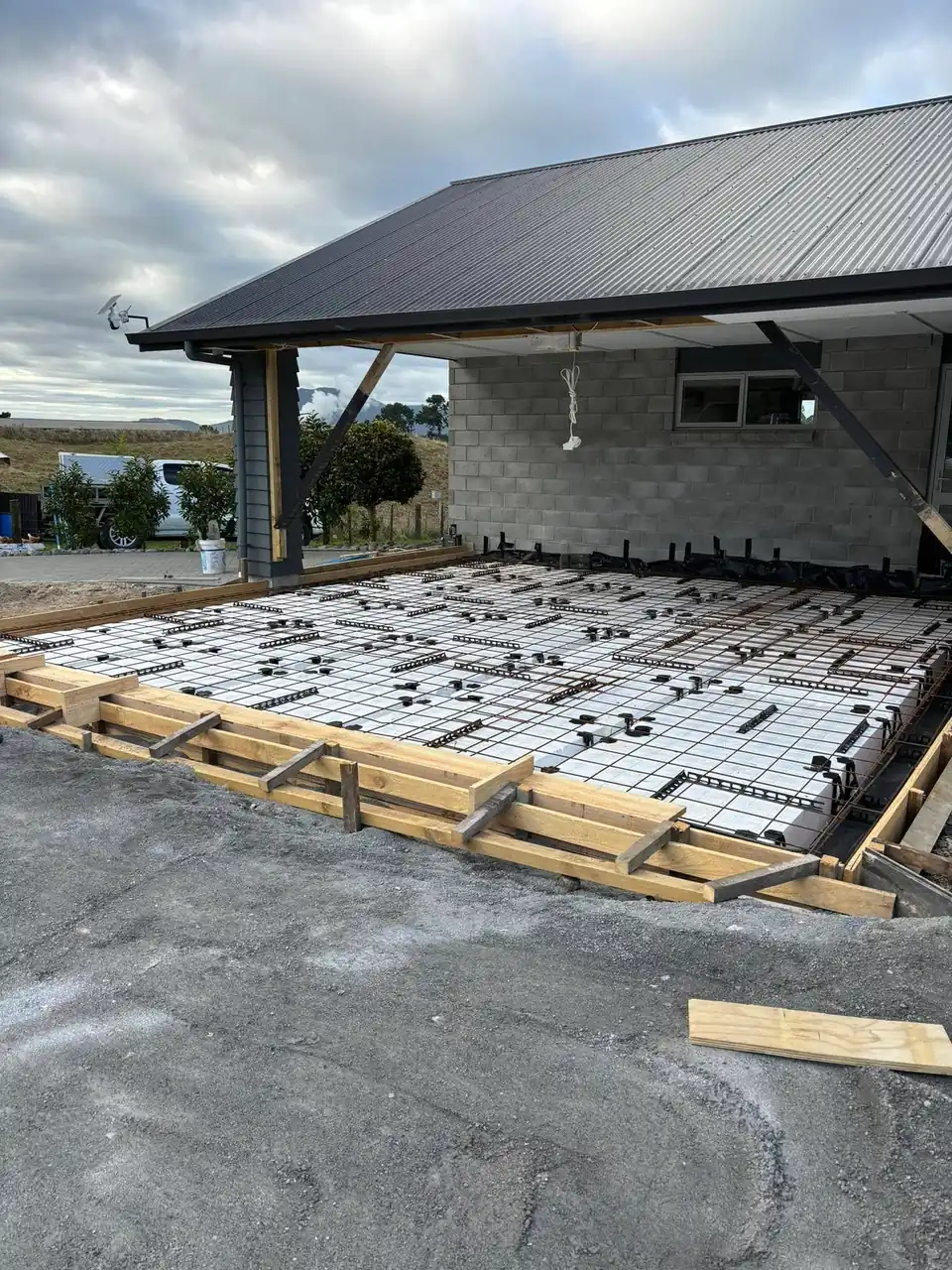 Pods and reinforcing laid out ready for a slab pour
